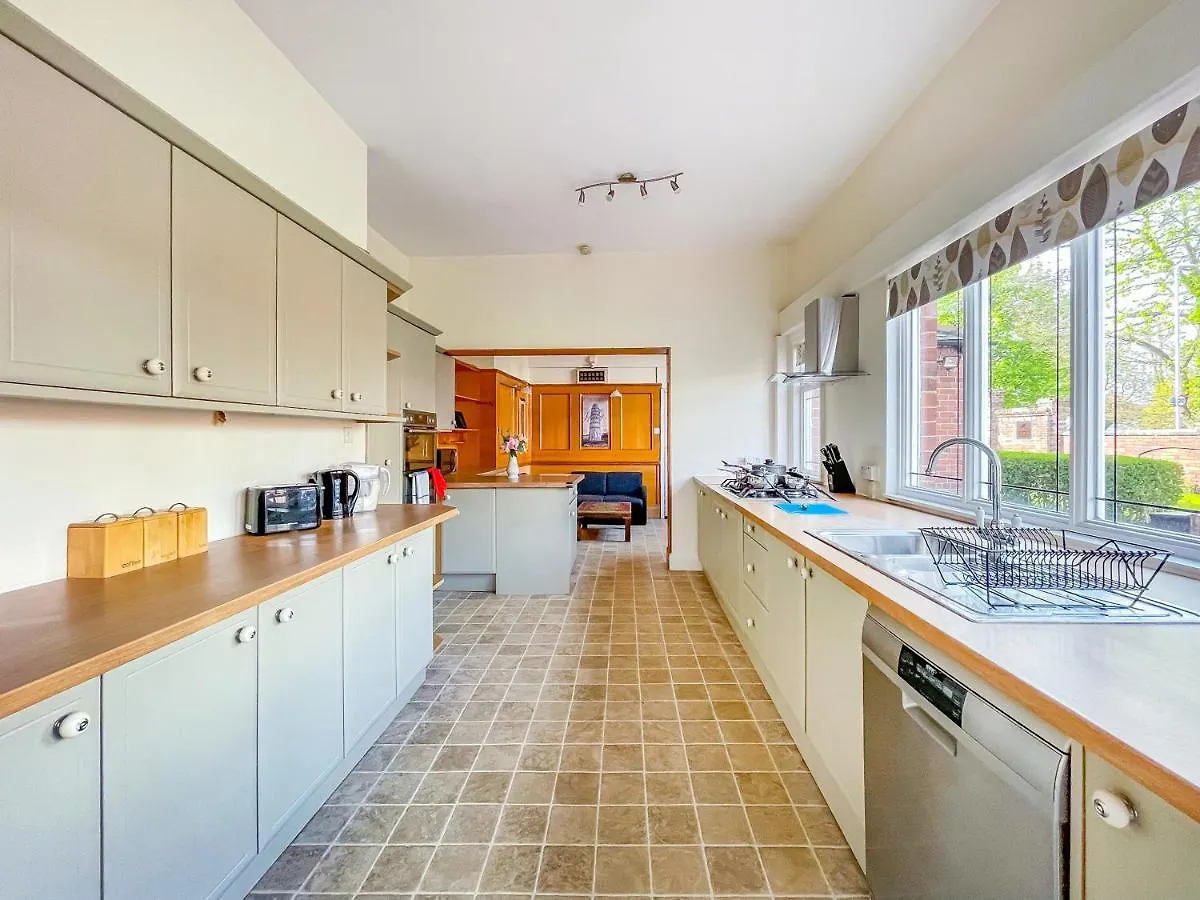 Homestay *Ra9Bc* For Your Most Relaxed & Cosy Stay + Free Parking + Free Fast Wifi * Leeds