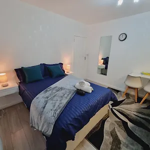  Homestay Relaxed Double Bed With Private Bathroom, Parking, Wifi And Garden.